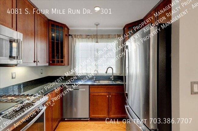 Building Photo - 4081 S Four Mile Run Dr