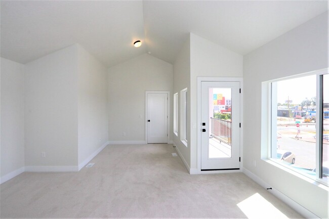 Building Photo - 3 Bedroom Townhome - Downtown Salt Lake City