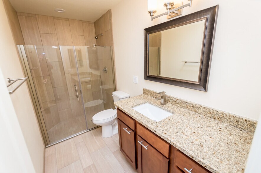 Guest Bathroom - 1448 E Carmelita Dr