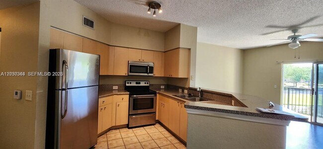 Building Photo - 280 Crestwood Cir