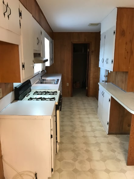 Building Photo - 701 Oak St