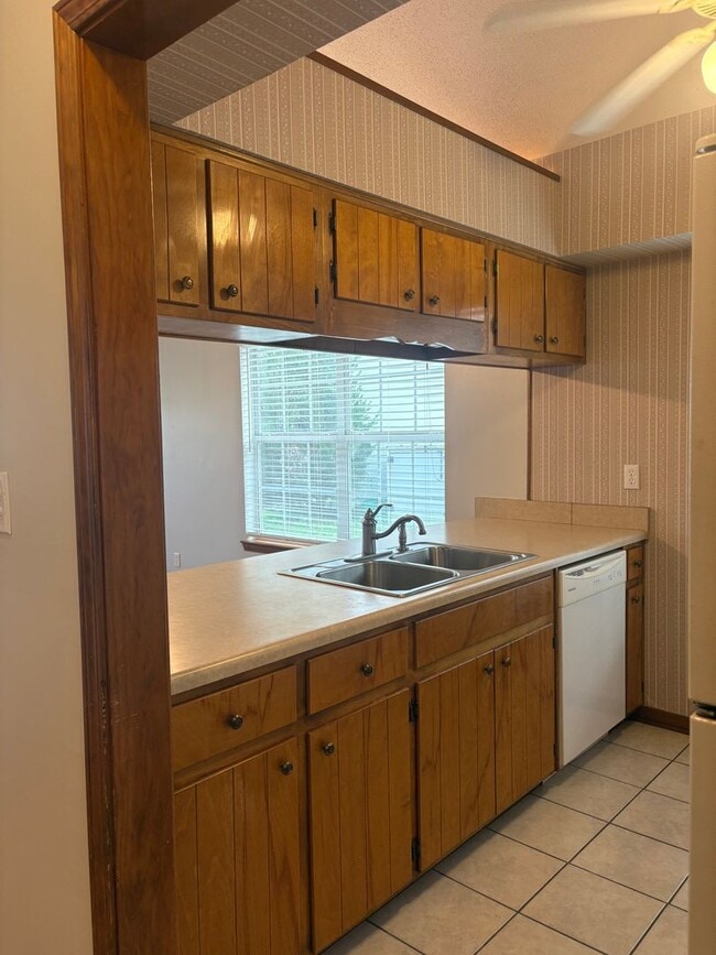 Building Photo - Charming 2 Bedroom in Fort Walton Beach!