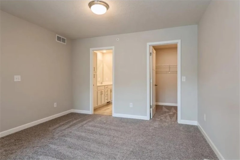 Building Photo - 10888 Fountain Pl N