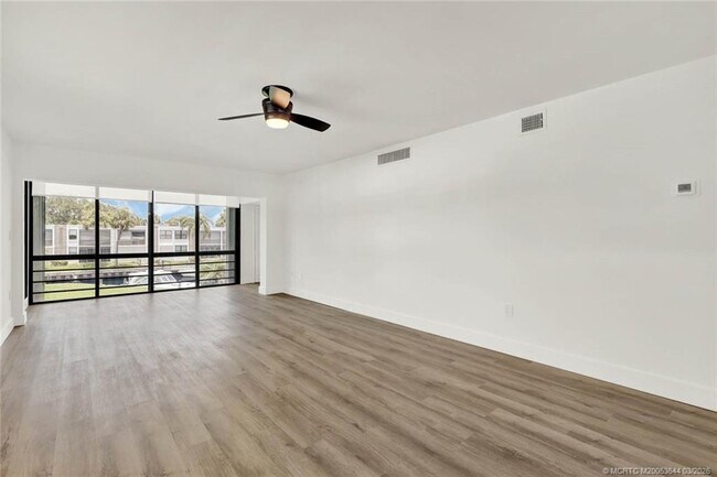 Building Photo - 1950 SW Palm City Rd