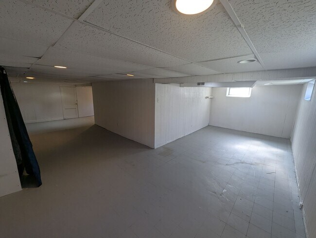 Building Photo - Lawnview Vista