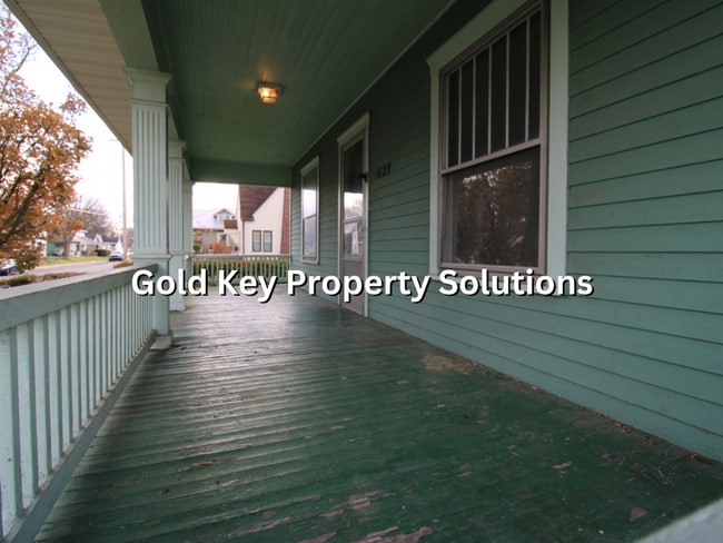 Building Photo - Huge 2 BR 1 BA with Garage and Covered Porch (NO SECTION 8)