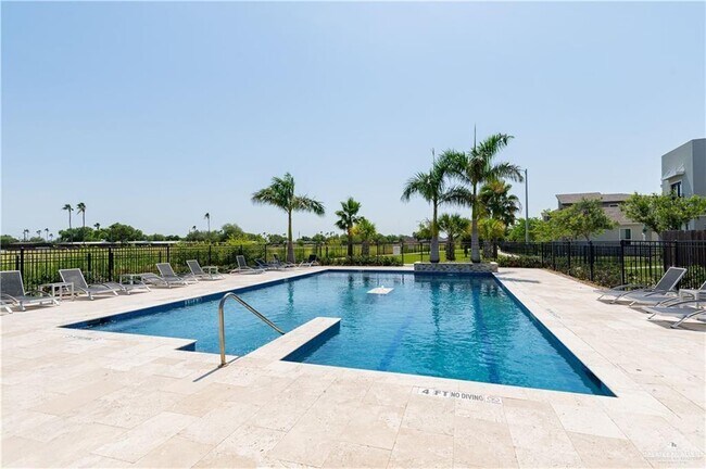 Building Photo - 25 Xavier Ave