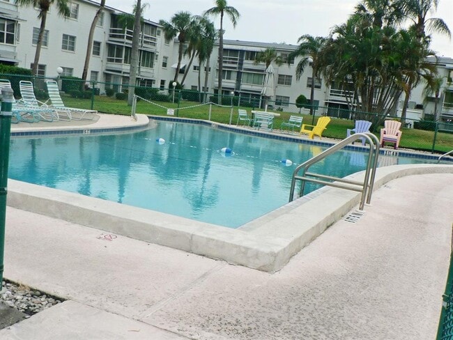 Building Photo - 2038 Canal Dr