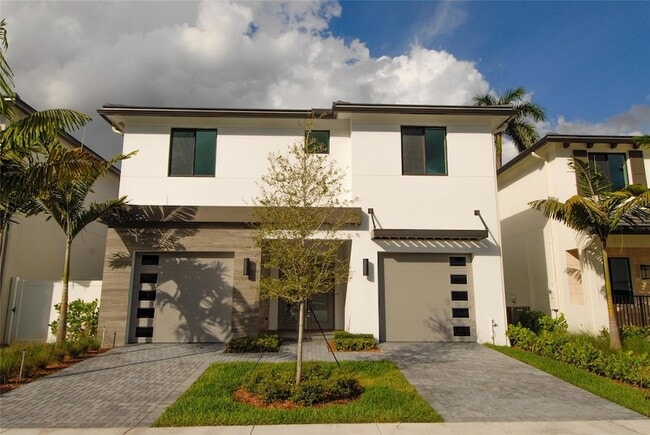 Building Photo - 1421 SW 23rd Ct
