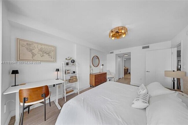 Building Photo - 1025 92nd St