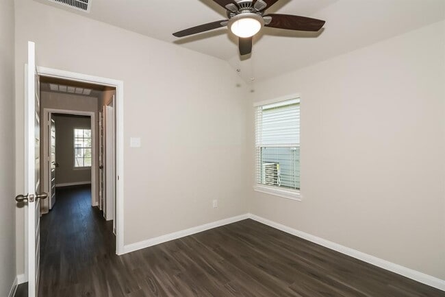 Building Photo - 5610 Briana Dee Dr