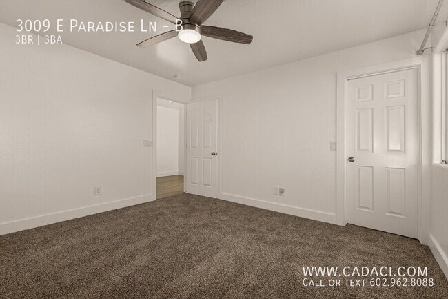 Building Photo - 3009 E Paradise Ln