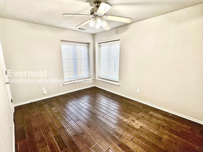 Building Photo - Charming 3-Bed, 2-Bath Home with Fenced Backyard & 2-Car Garage