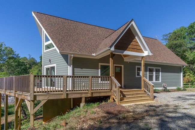 Building Photo - Candler Rental!