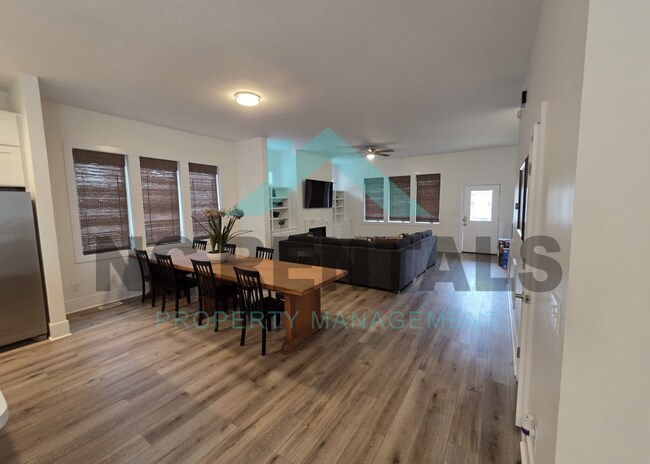 Building Photo - 1501 E Jones St