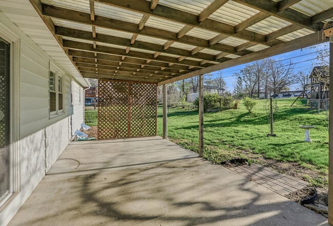 Building Photo - 2212 Rose Dr