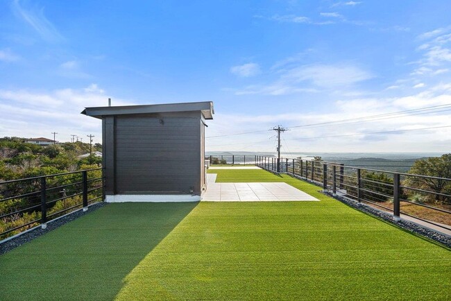 Building Photo - 8610 Grandview Dr