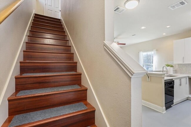 Building Photo - 1210 E M. Franklin Ave