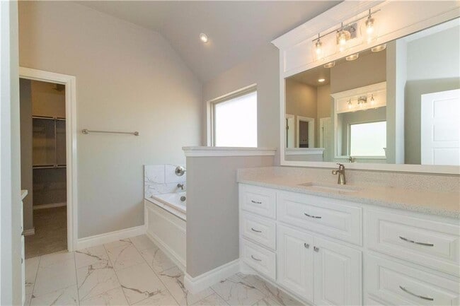 Building Photo - 3140 Drake Crest Dr