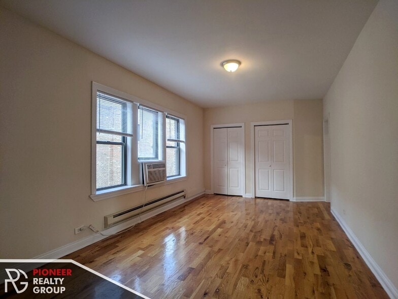 Building Photo - 3732 N Pine Grove Ave