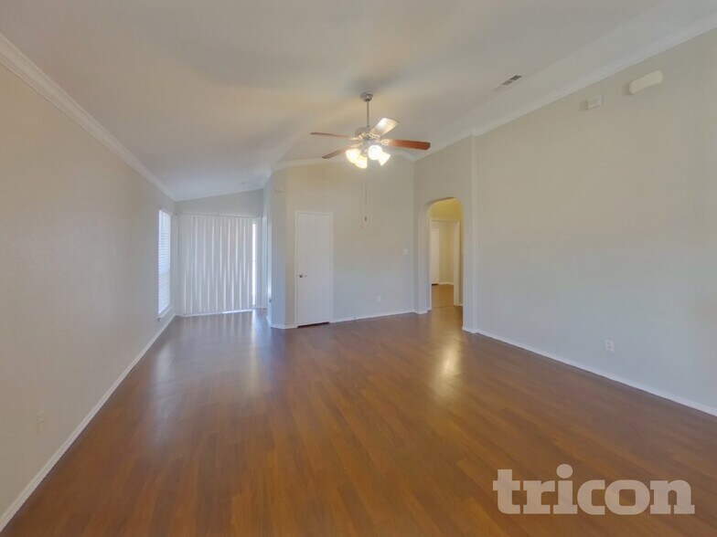 Building Photo - 2116 Charmion Ln