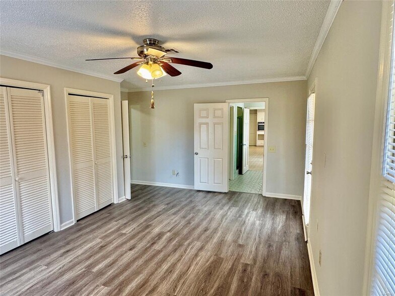 Building Photo - 535 Larkin Ln