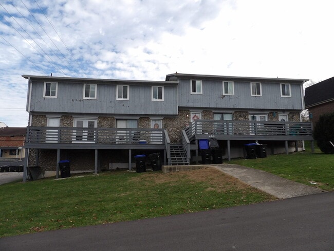 Primary Photo - 409 Ridgewood Ln