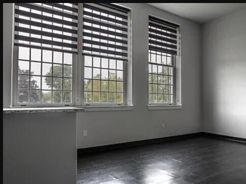 Building Photo - 125 E Main St