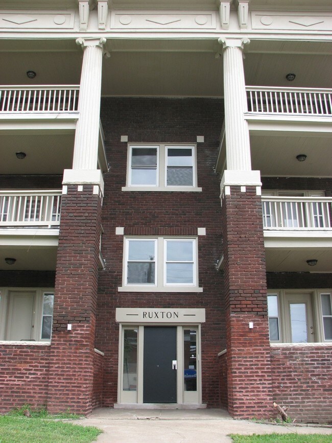 3847 Wyandotte St 3847 Wyandotte St Kansas City MO 64111 Apartment