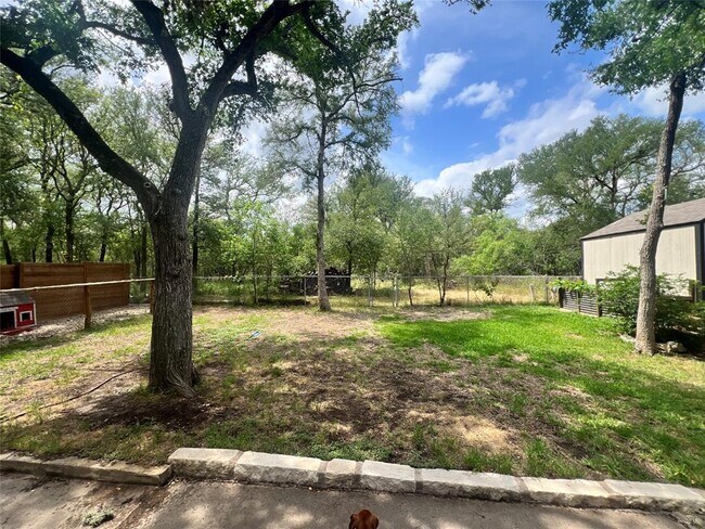 Building Photo - 124 Oak River Dr