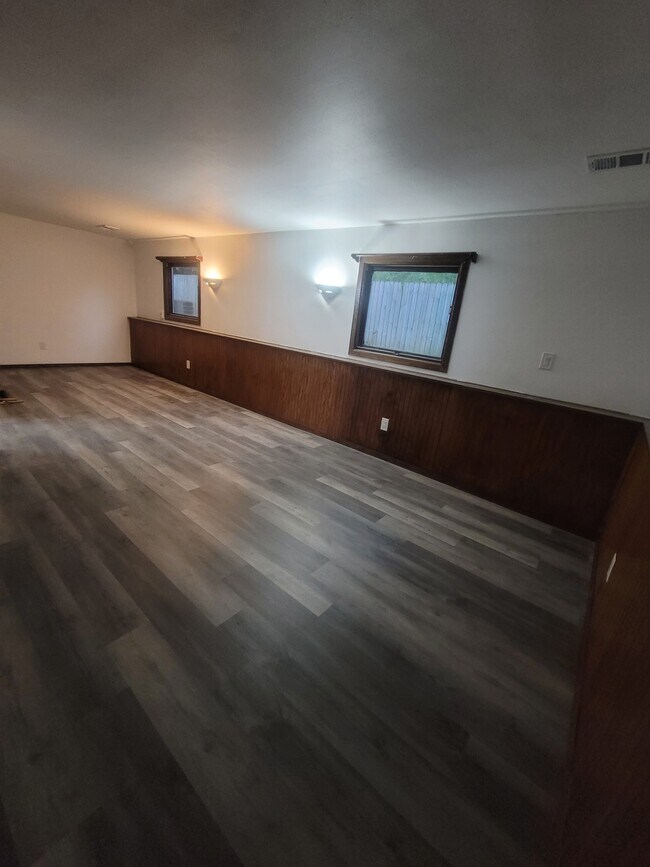 Downstair master bedroom - 1213 E Airport Rd