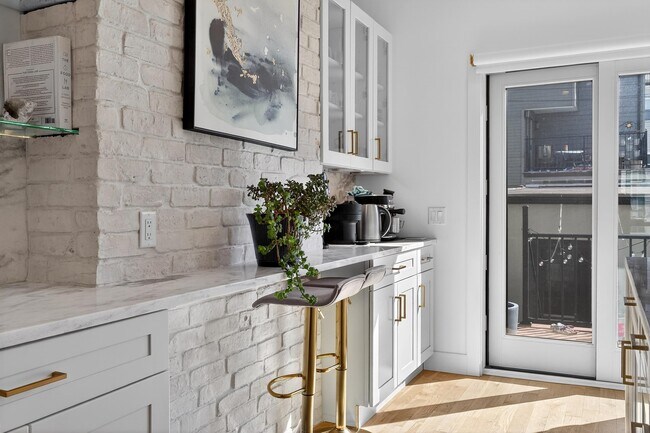 Building Photo - 303 4th St