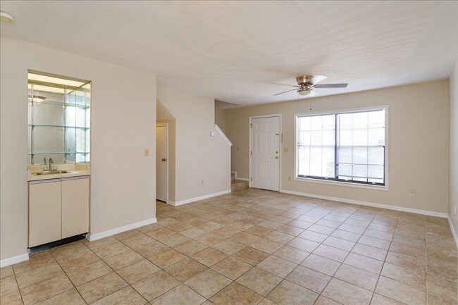 Building Photo - Winter Park 2 Bedroom Upgraded Condo