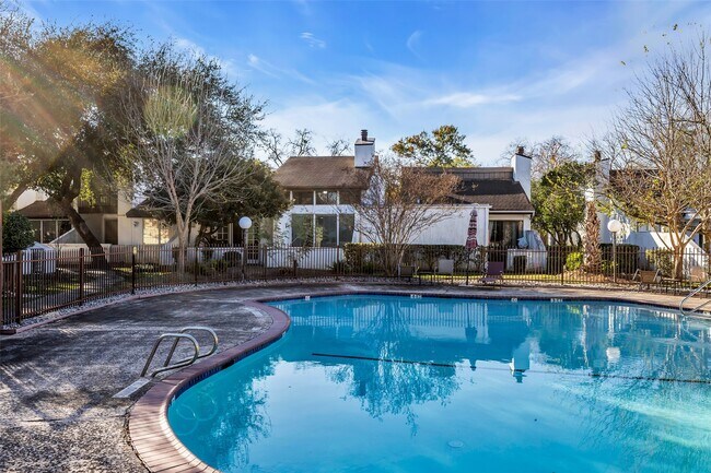 Building Photo - 7655 S Braeswood Blvd