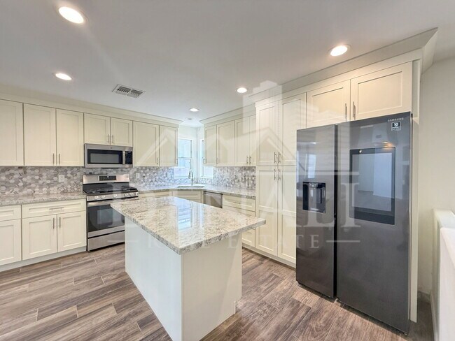 Building Photo - 1275 E Marcella Ln