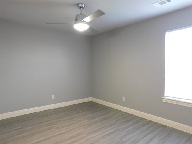 Building Photo - 9005-9007 Sandra Way