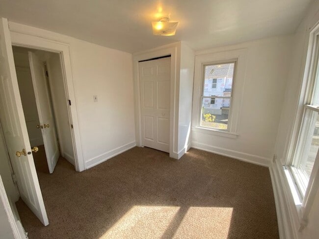 Building Photo - Welcoming 5BR/3BA with Dining Room & Laundry—Minutes to UA and Downtown