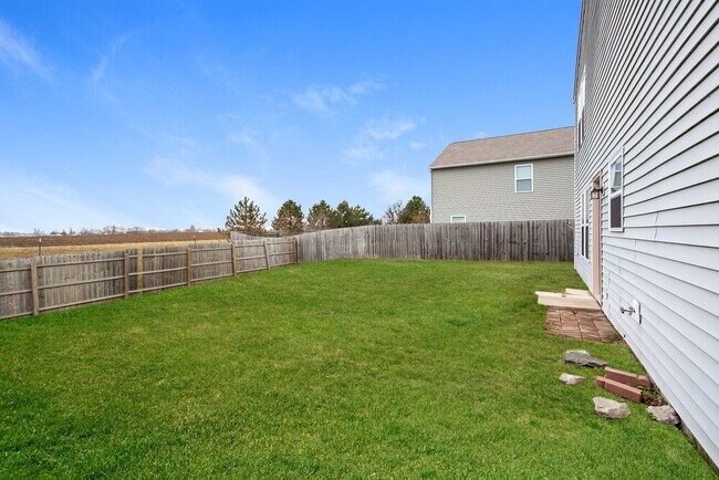 Building Photo - 424 W Warrior Ct