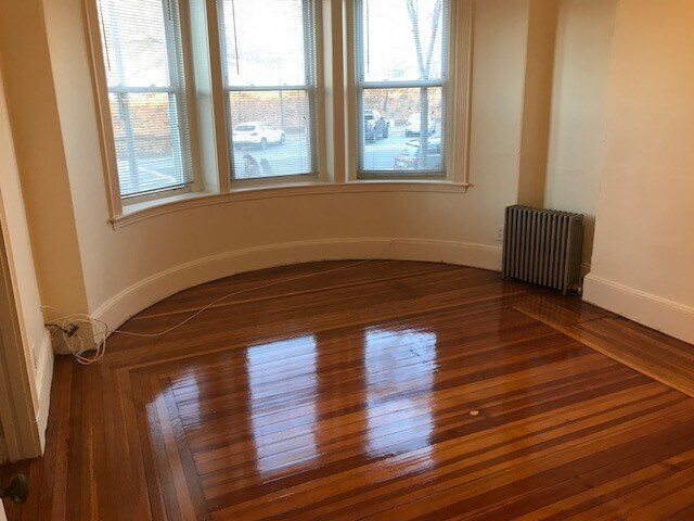 Building Photo - 1495 Beacon St