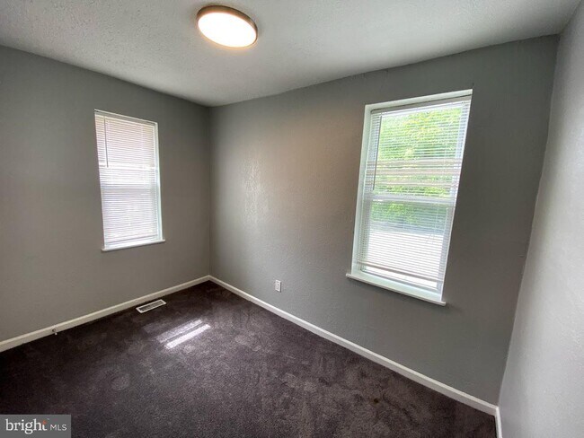 Building Photo - 4534 Wayne Ave