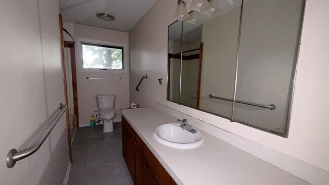 Building Photo - Charming Home in the Heart of OMP Wine Country