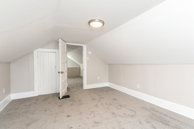 Building Photo - 856 Broad St