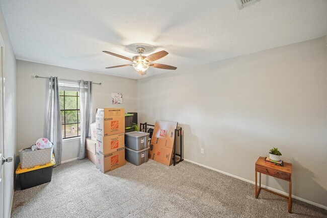 Building Photo - 15831 Ridge Park Dr