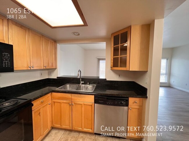 Primary Photo - 1065 Estes St