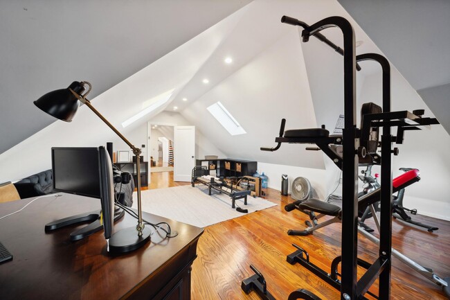 Building Photo - 1809 Page St