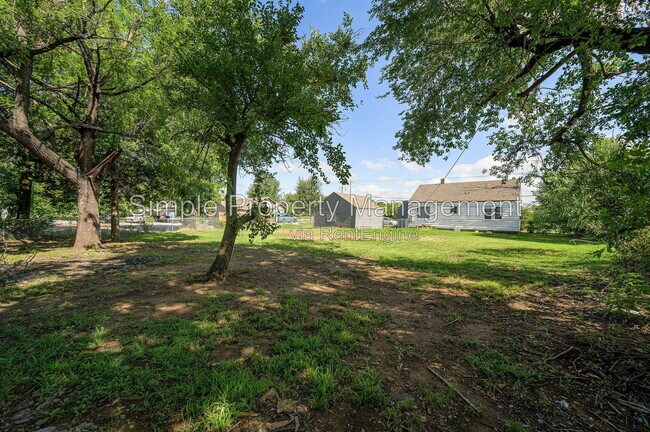 Building Photo - 4012 E Reno Ave