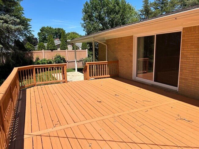 Building Photo - 3754 Hi Villa Dr