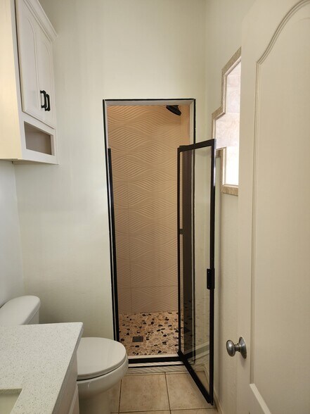 Building Photo - 600 Buena Vista Dr