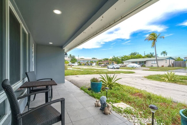 Building Photo - 340 SE 3rd Ct