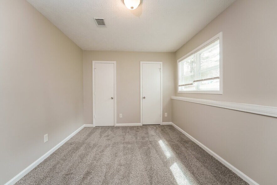 Building Photo - 2704 Laurel View Dr